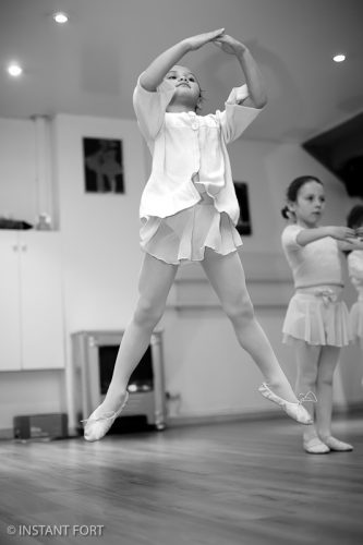 cours-de-classique-enfants-a-l-ecole-studio-pirouette-Antibes